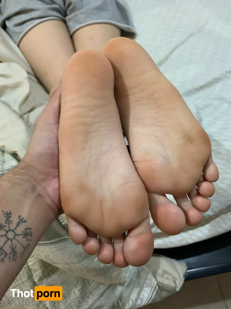 Ninnas Feet World 12664885