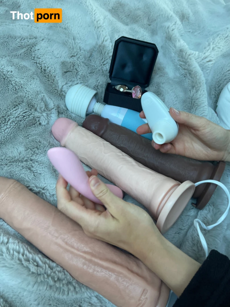 Mistress Cardi 12646161