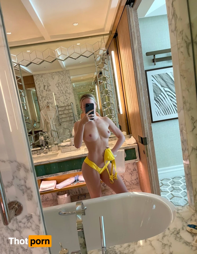 Mistress Cardi 12646765