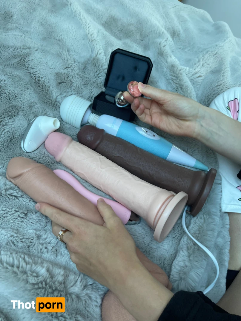 Mistress Cardi 12646932