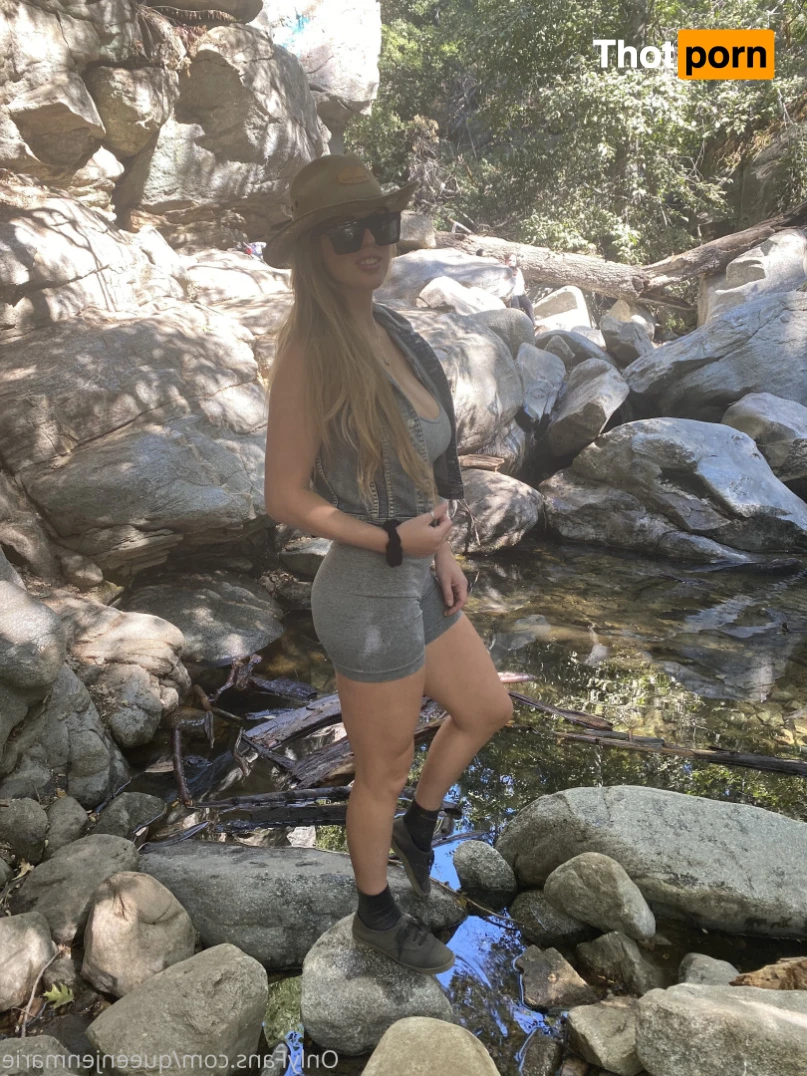 Queen Jennifer Marie - PREMIUM 11491144