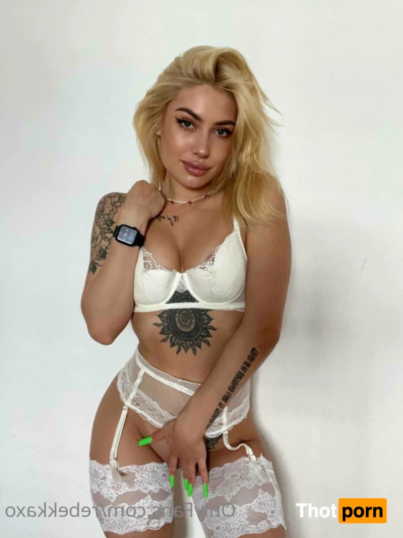 Rebekka 🖤 7894341