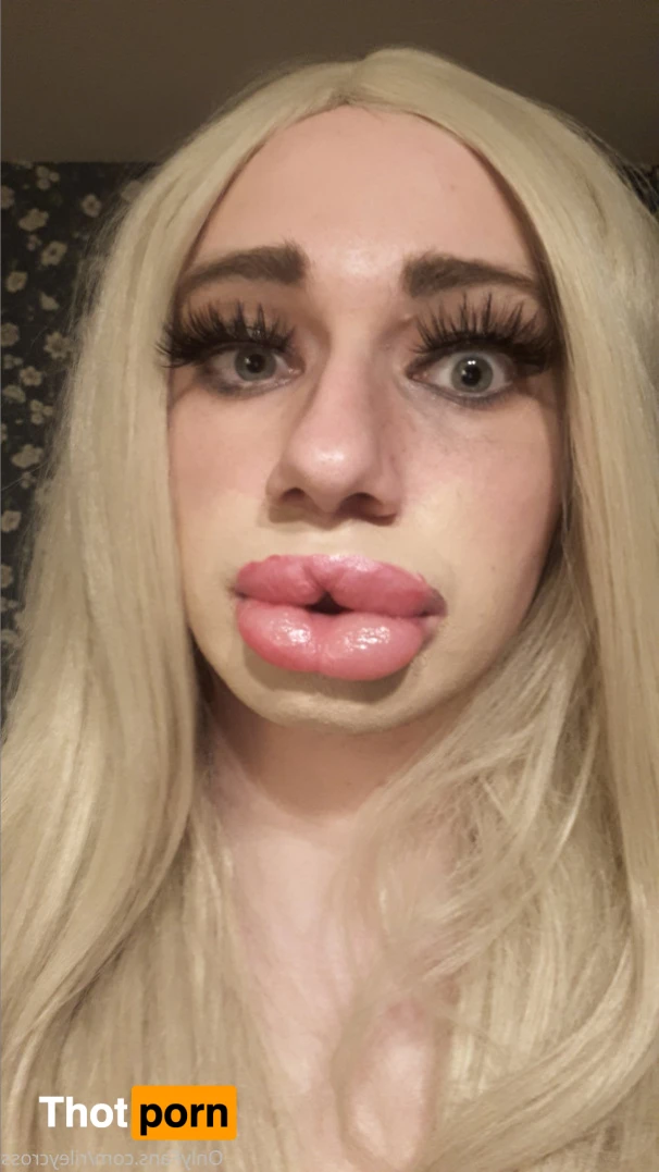 Riley Cross 16207985