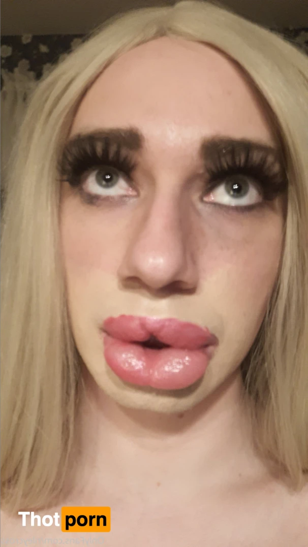 Riley Cross 16208121