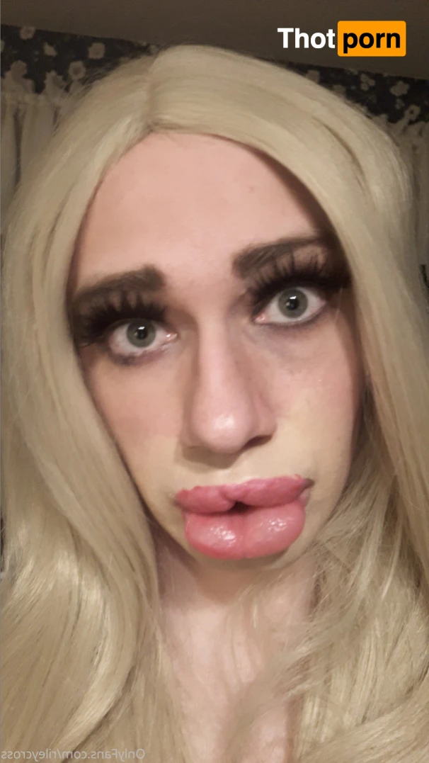 Riley Cross 16208257