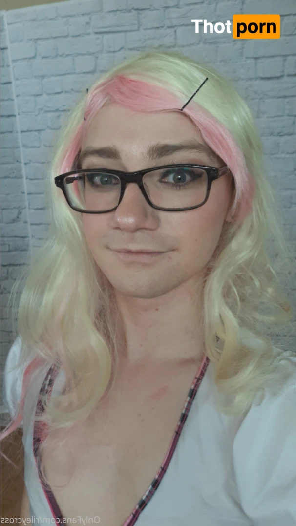 Riley Cross 16208504