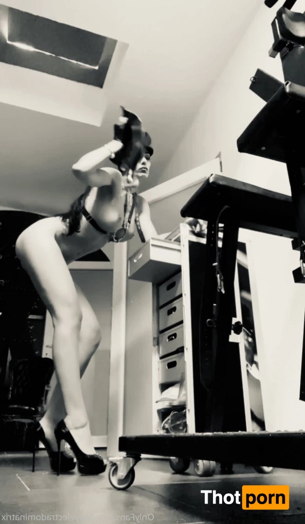 ladyelectradominatrix 656418