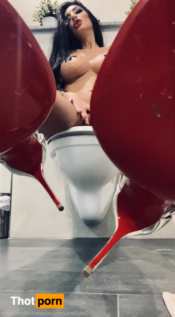 ladyelectradominatrix 656454