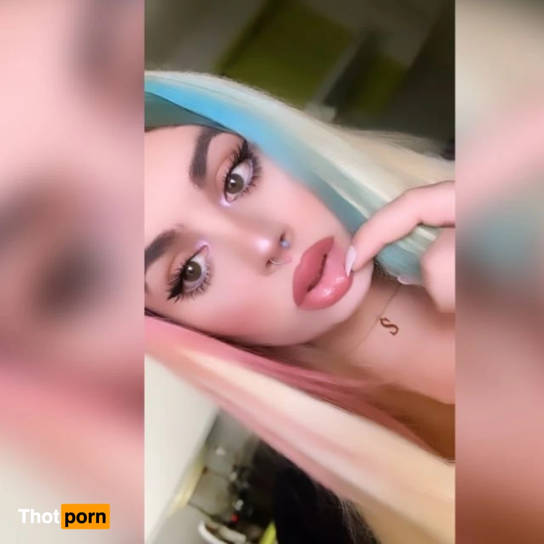 Blondie 🏳️‍⚧️ 12195580