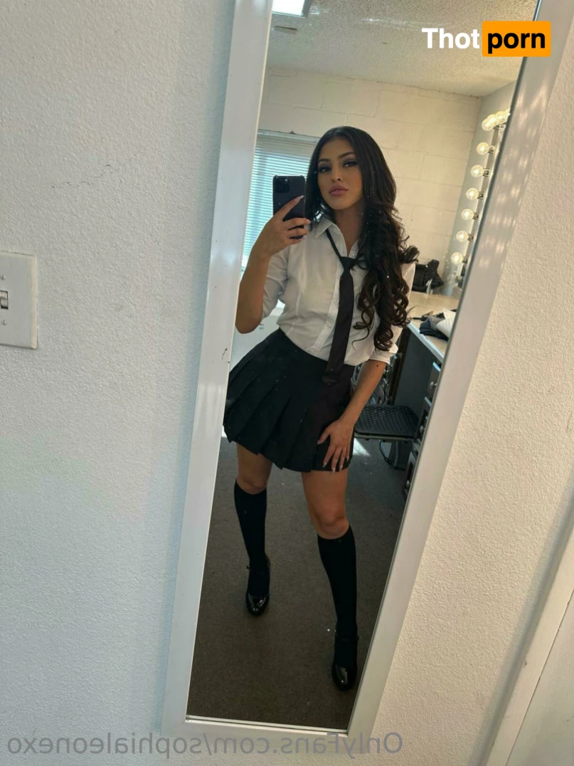 ѕσρнια ℓєσηє 15751408