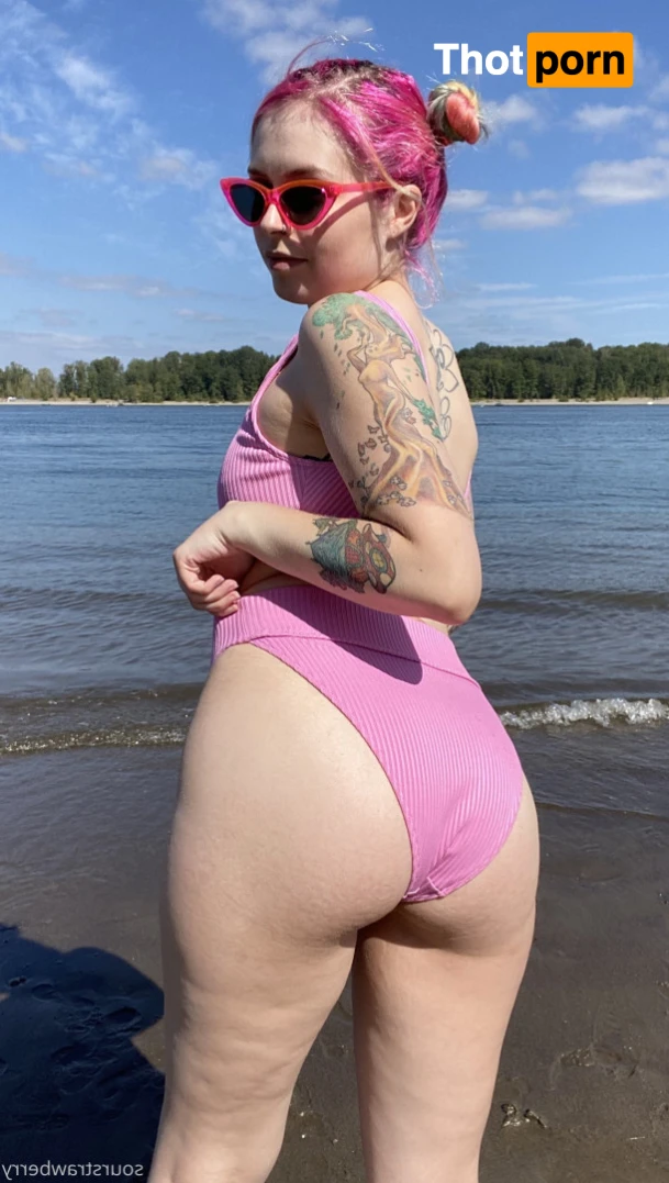 sourstrawberry 15743437