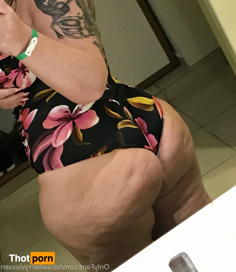 Strawberryvixxxen [ strawberryvixxxen ] OnlyFans leaked photo 16371309 on  Thotporn