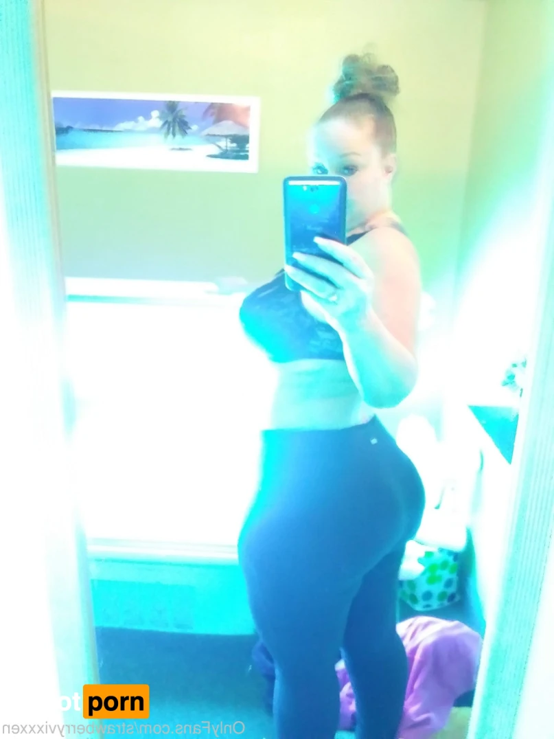 Strawberryvixxxen 16380034