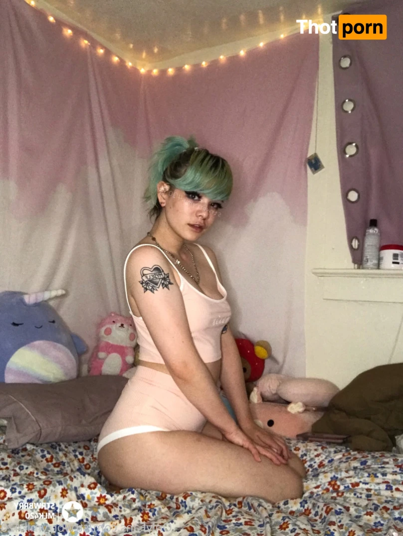 Veronika Strawberry 15607820