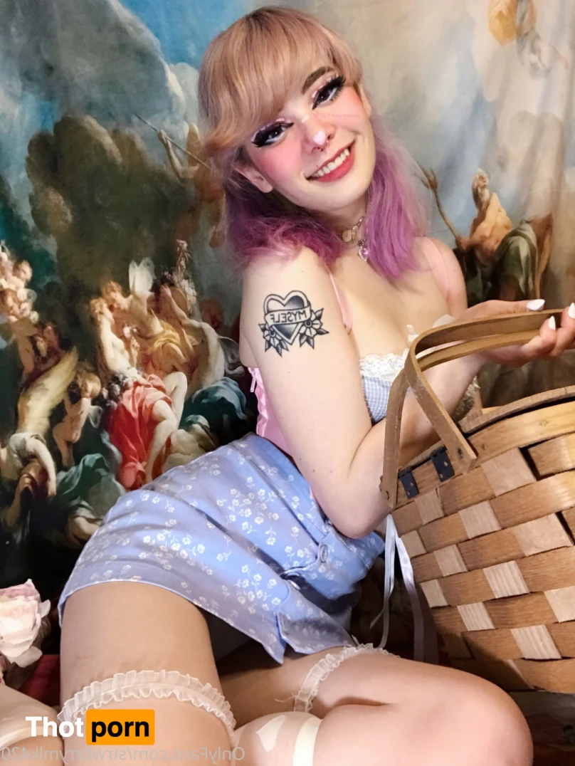 Veronika Strawberry 15608834