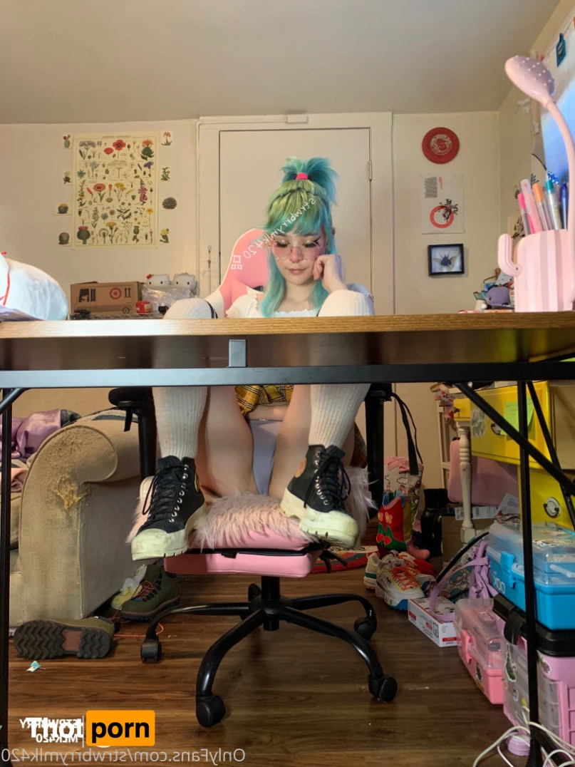 Veronika Strawberry 15608874