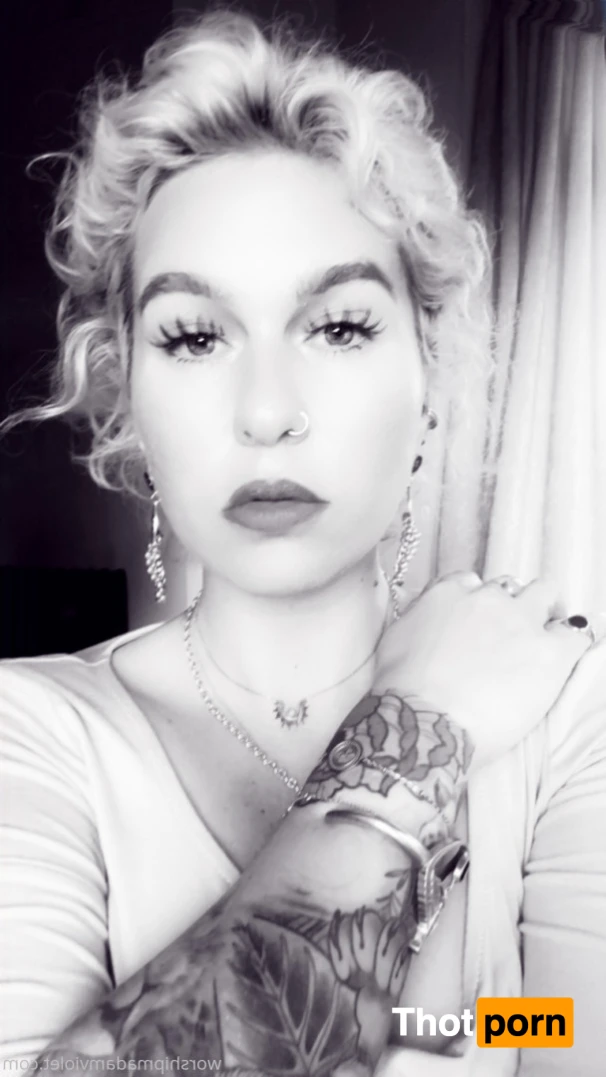 Madam Violet 16057563