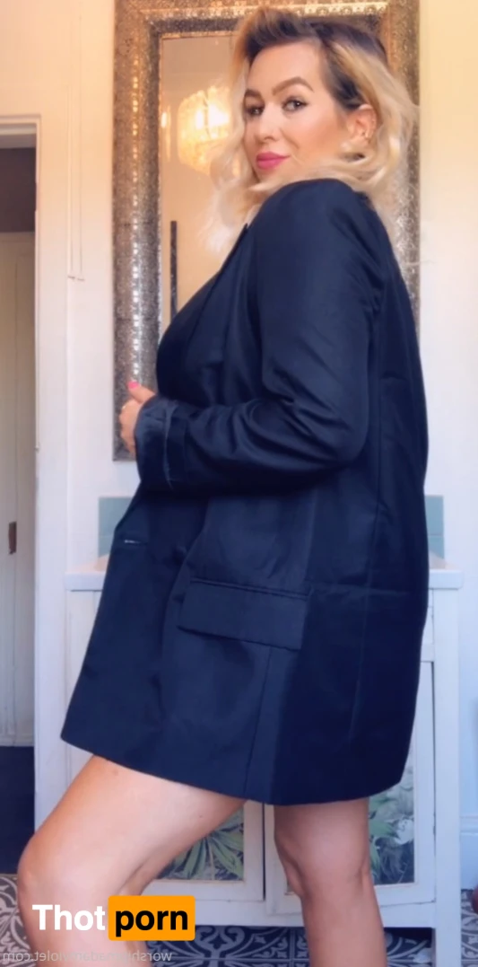 Madam Violet 16075524