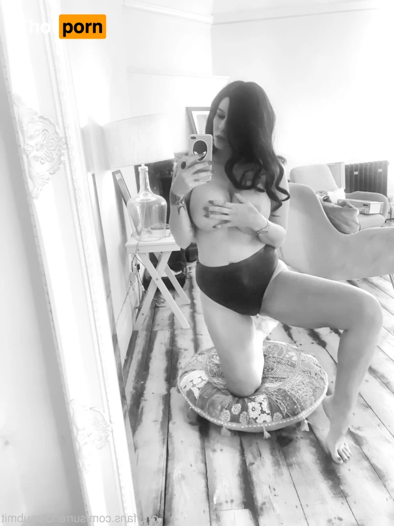 Madam Violet 16076785