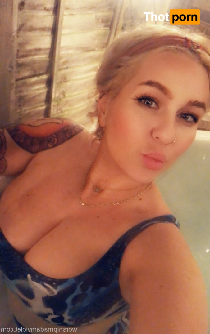 Madam Violet 16115570