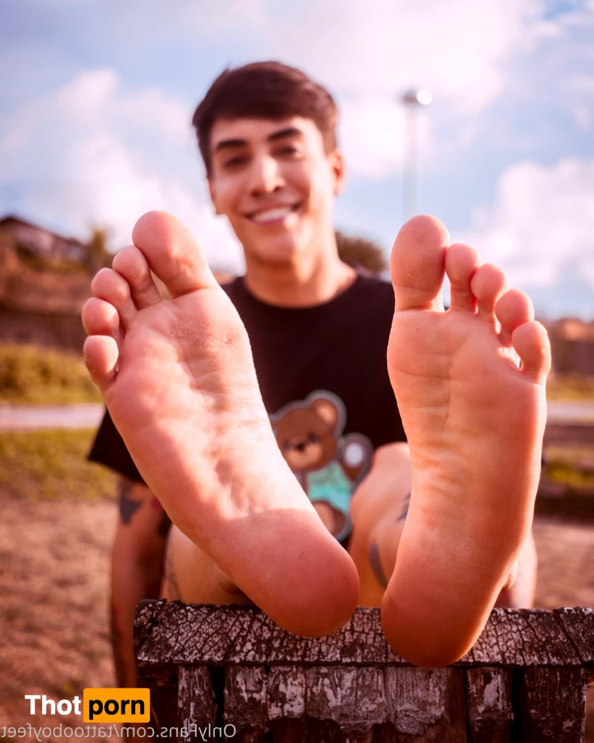 TATTOOBOYFEET 16530957