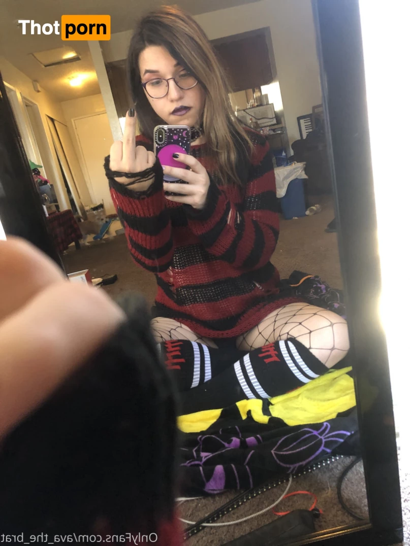 𝔱𝔥𝔢 𝔅𝔯𝔞𝔱 𝔔𝔲𝔢𝔢𝔫 🖤💀🏳️‍⚧️ 9073769