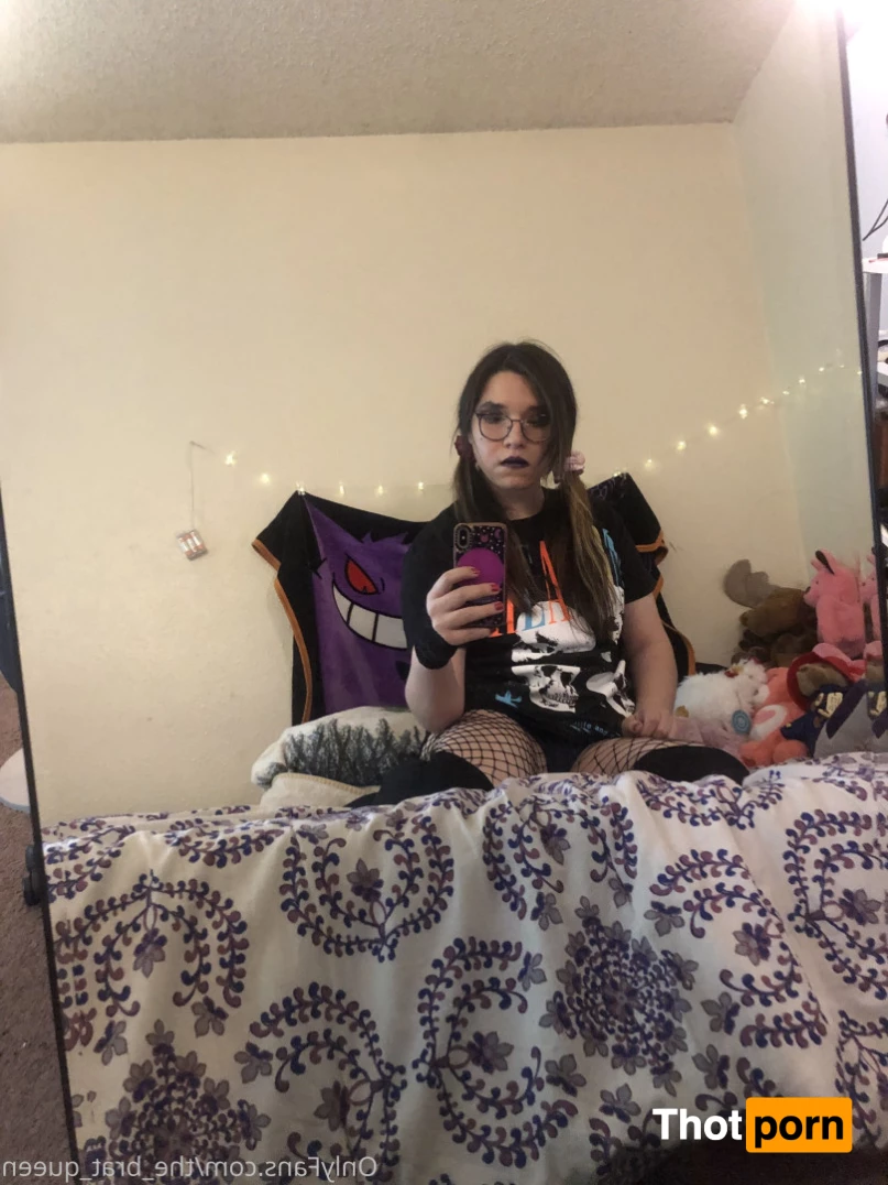 𝔱𝔥𝔢 𝔅𝔯𝔞𝔱 𝔔𝔲𝔢𝔢𝔫 🖤💀🏳️‍⚧️ 9073912