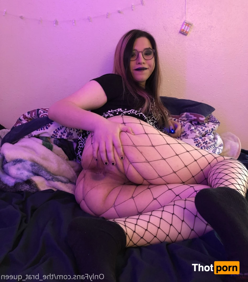 𝔱𝔥𝔢 𝔅𝔯𝔞𝔱 𝔔𝔲𝔢𝔢𝔫 🖤💀🏳️‍⚧️ 9074111