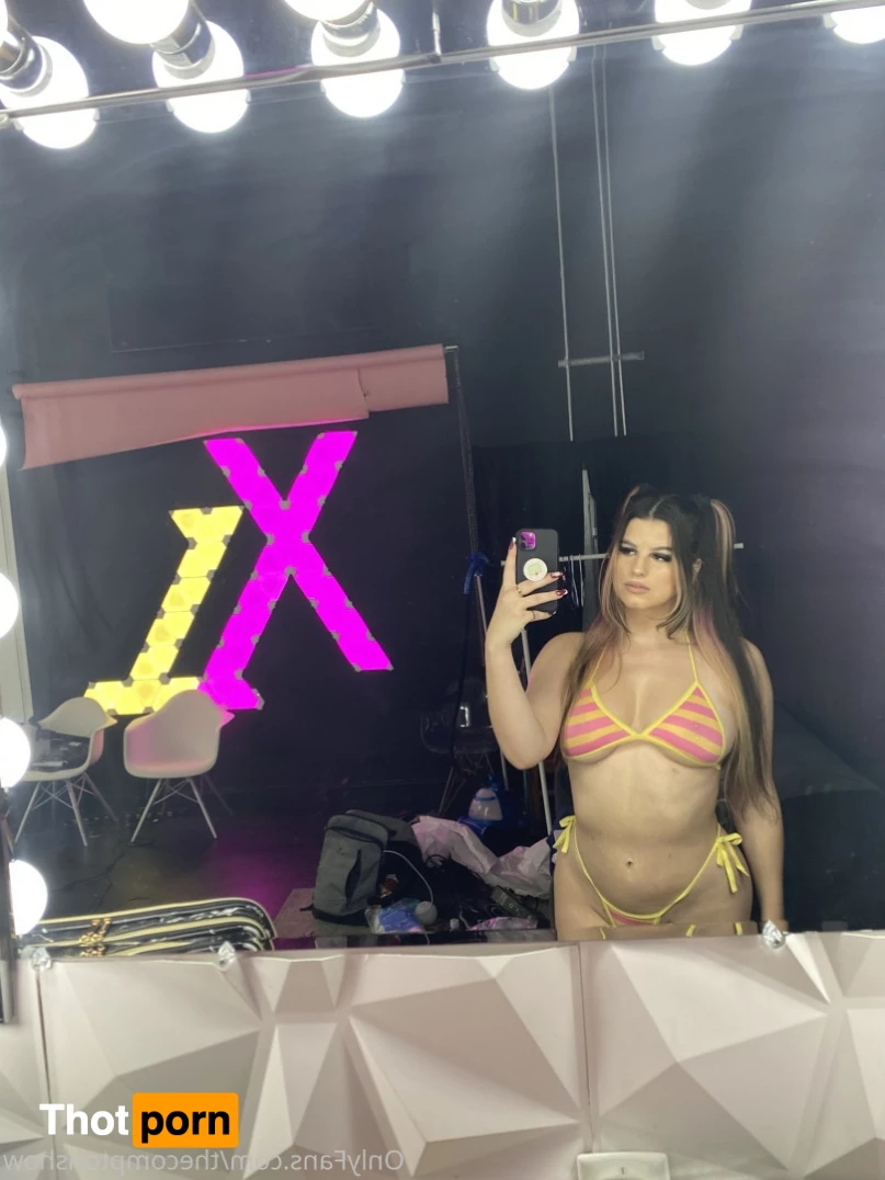 Alex Arabella  (ﾉ◕ヮ◕)ﾉ*:･ﾟ✧ 8868096