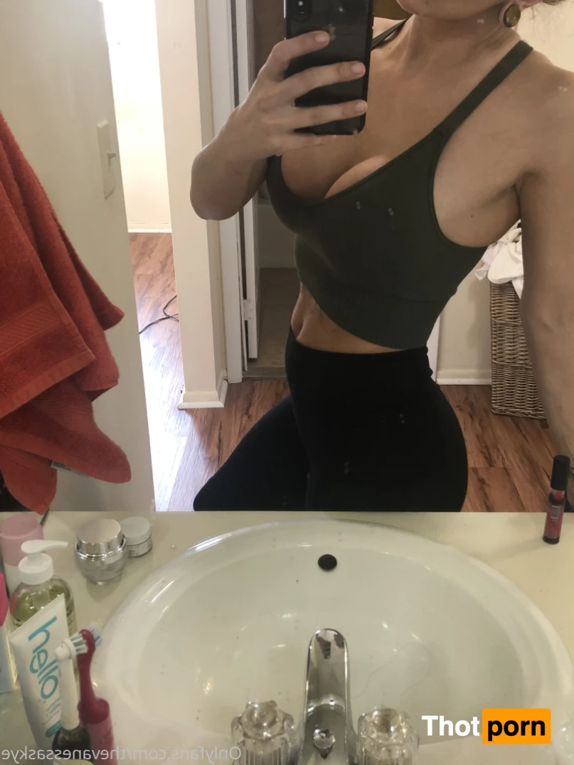 Vanessa Skye 15071902