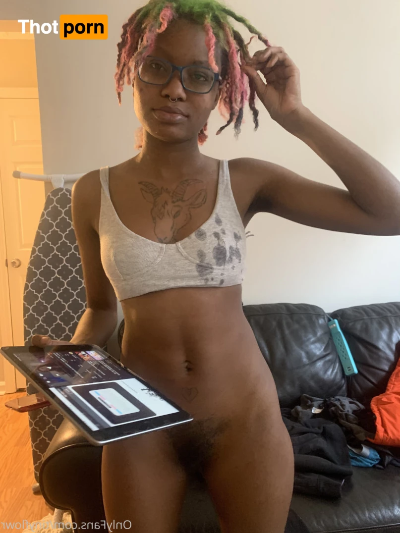 💔your favorite tiny pocket hoe!✨ 8856813