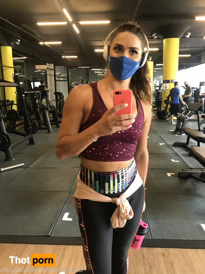 Adriana Rodrigues 14864393