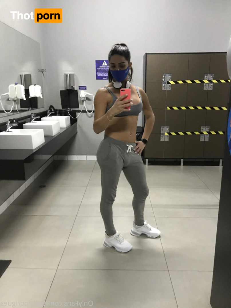 Adriana Rodrigues 14864630