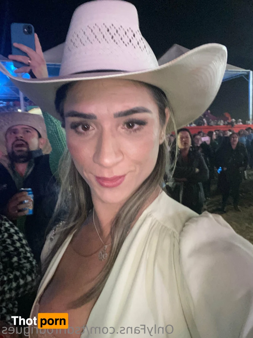 Adriana Rodrigues 14864853