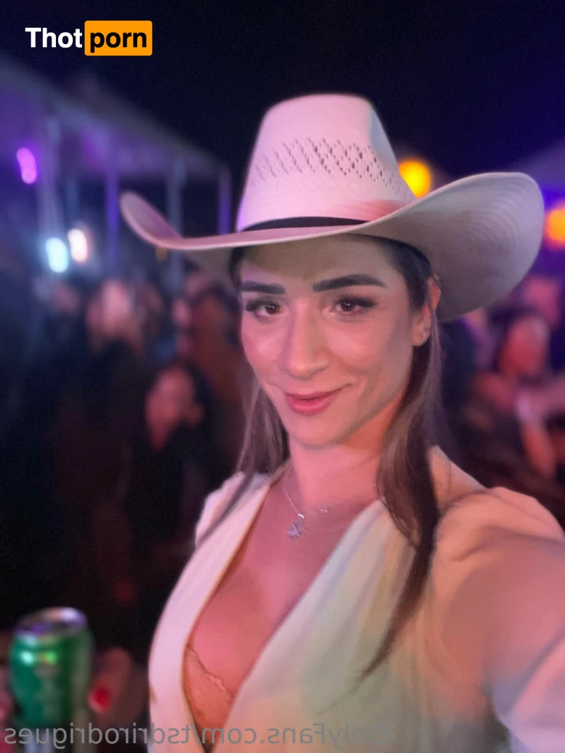 Adriana Rodrigues 14865137