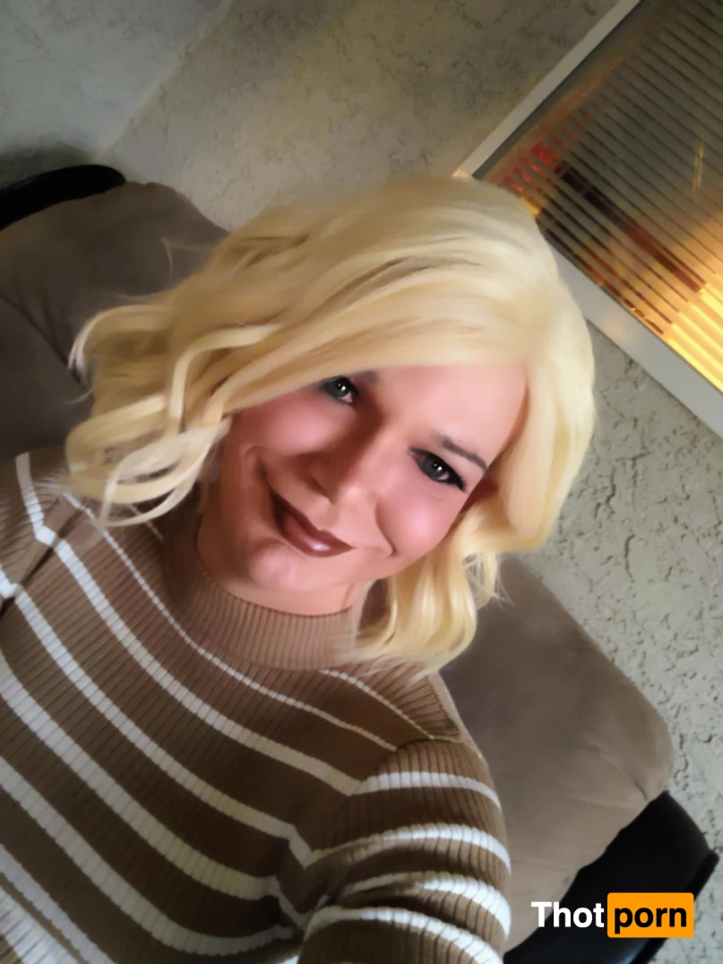 Ts Khloe Cox 9063368