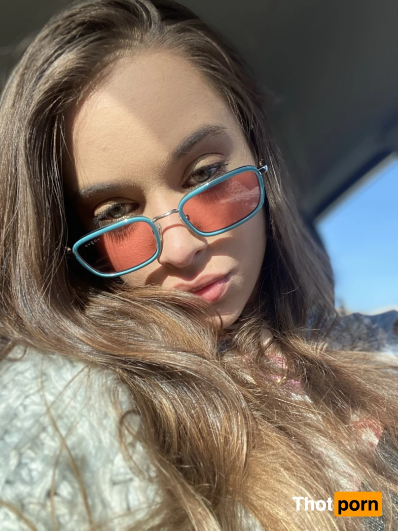 Uma Jolie *personal account 9722712