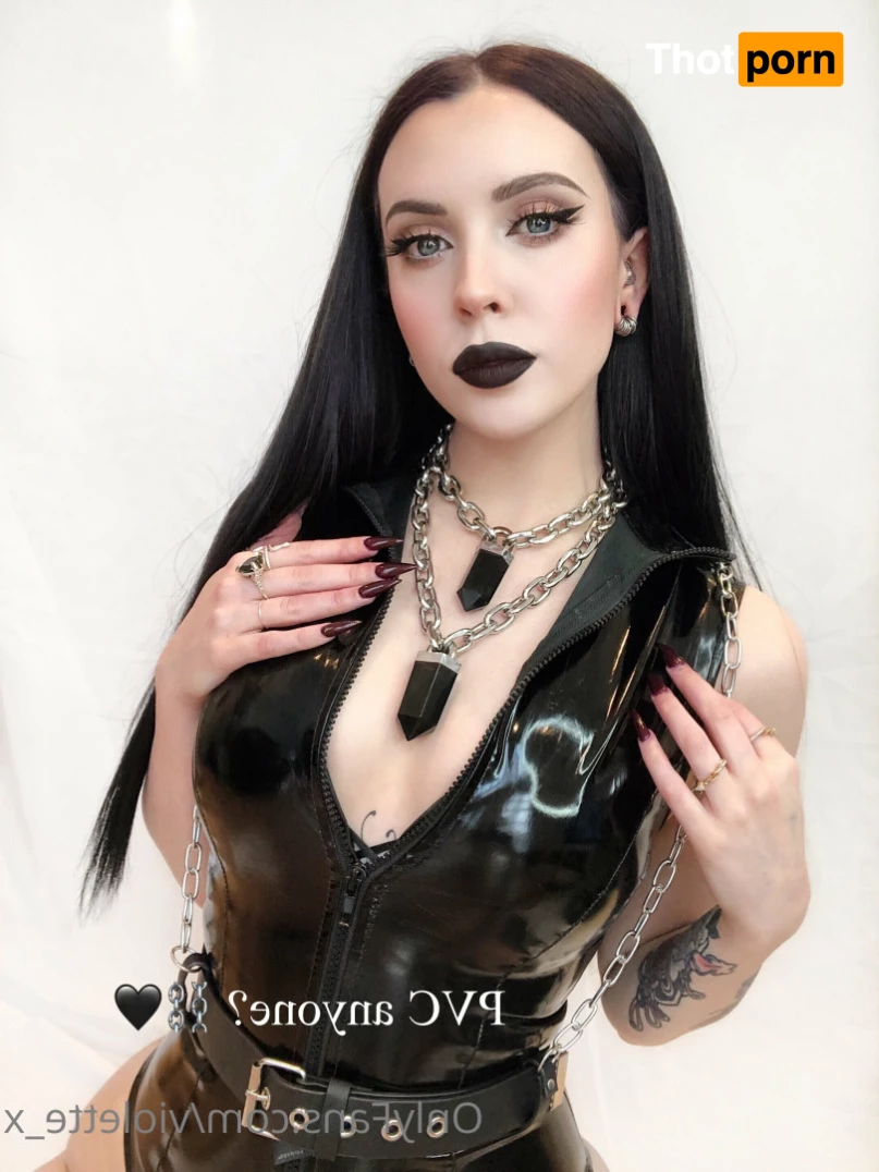 Violette 🖤 7877490