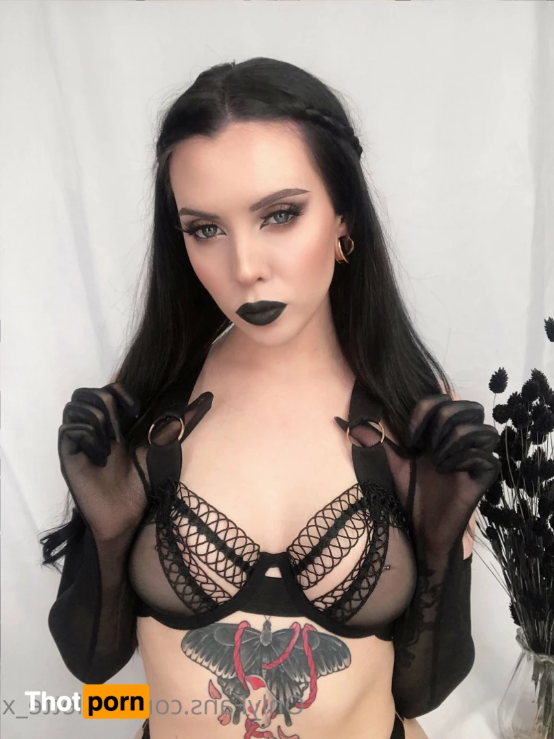 Violette 🖤 7877556