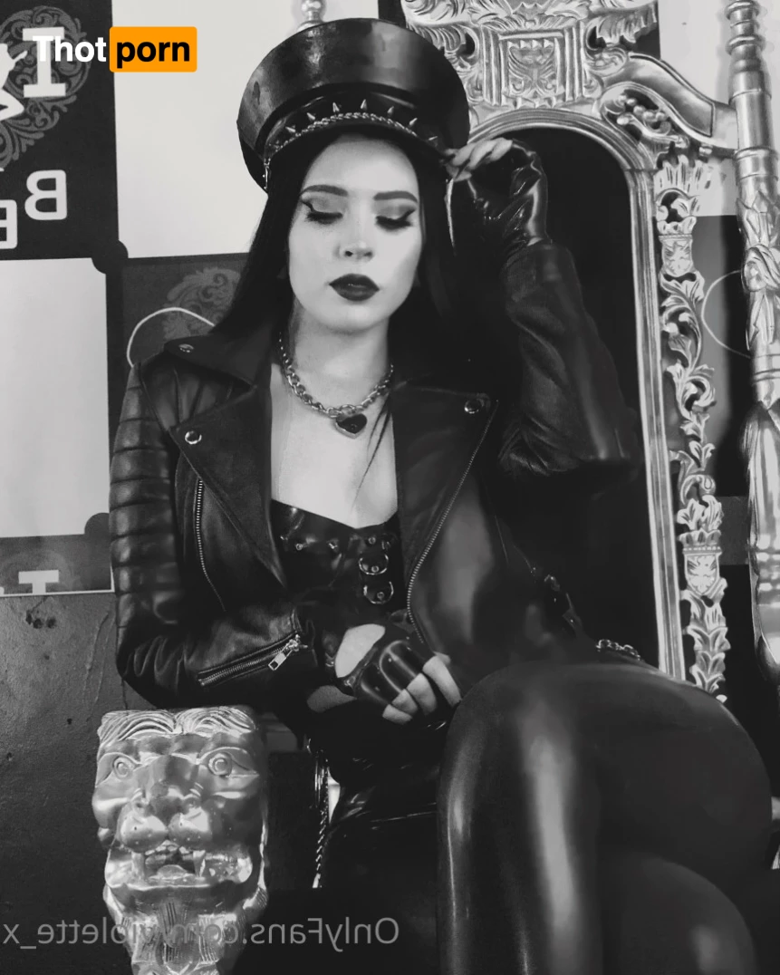 Violette 🖤 7877579