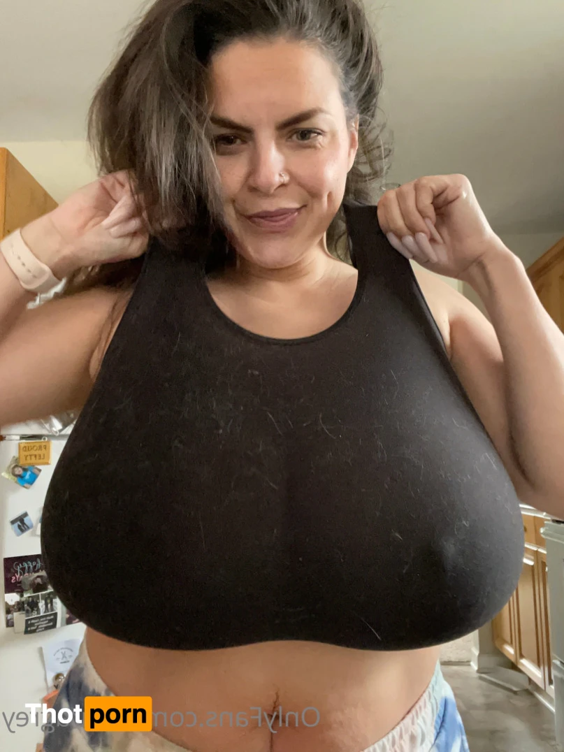 Alaura Grey 15583180