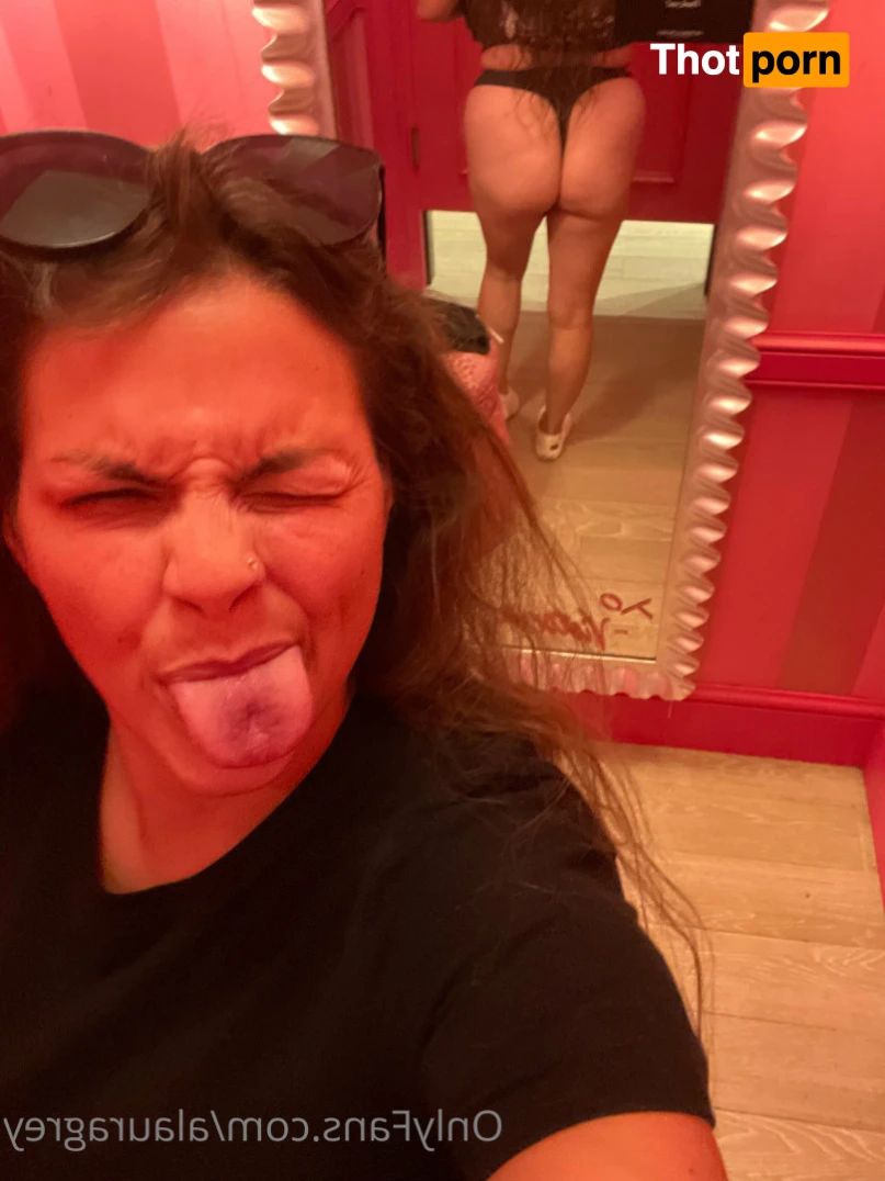 Alaura Grey 15583220