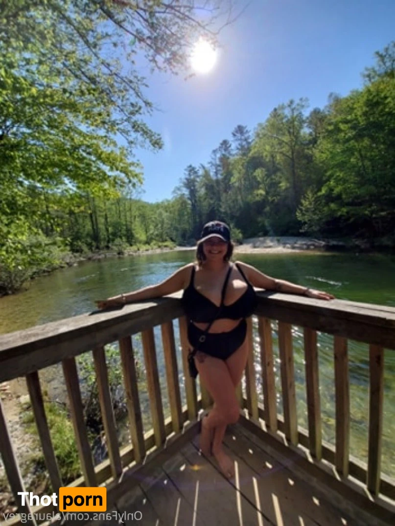 Alaura Grey 15583419