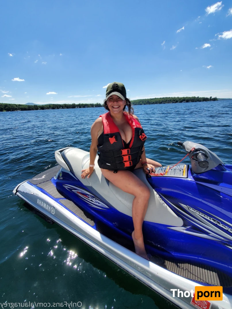 Alaura Grey 15583579