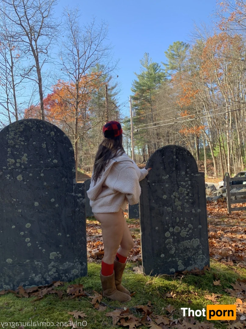 Alaura Grey 15583671