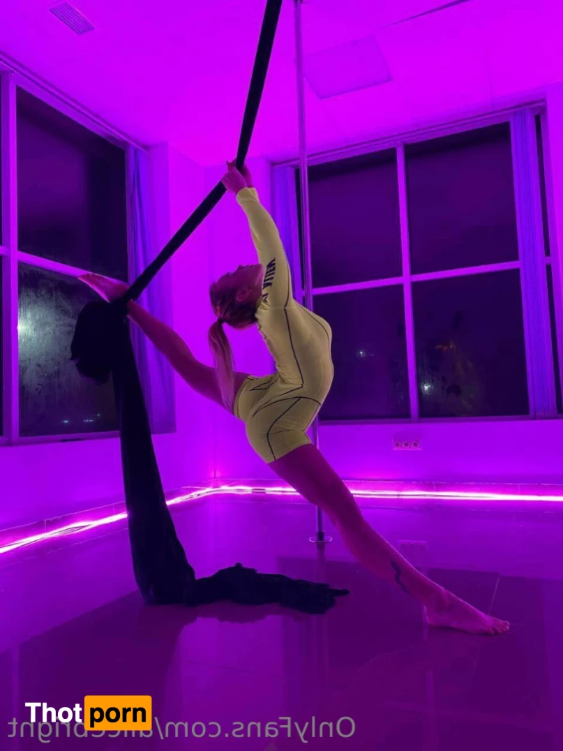 Alice Bright 🌟 14043096