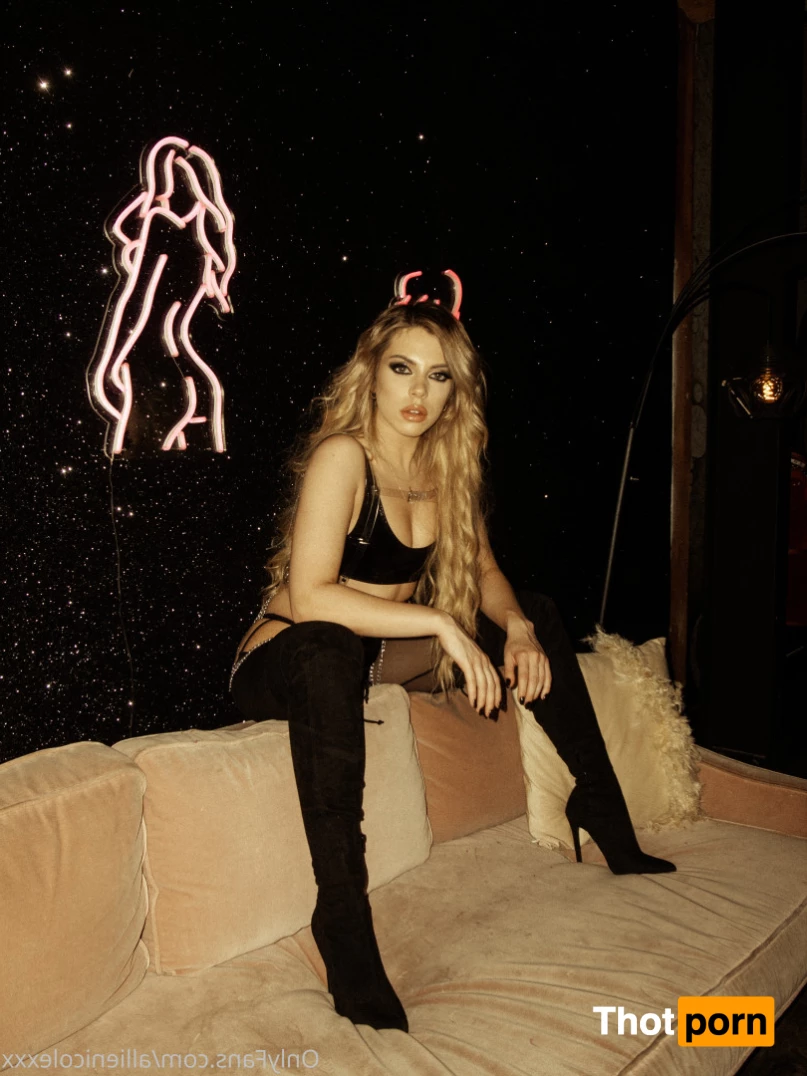 allie nicole 10410664