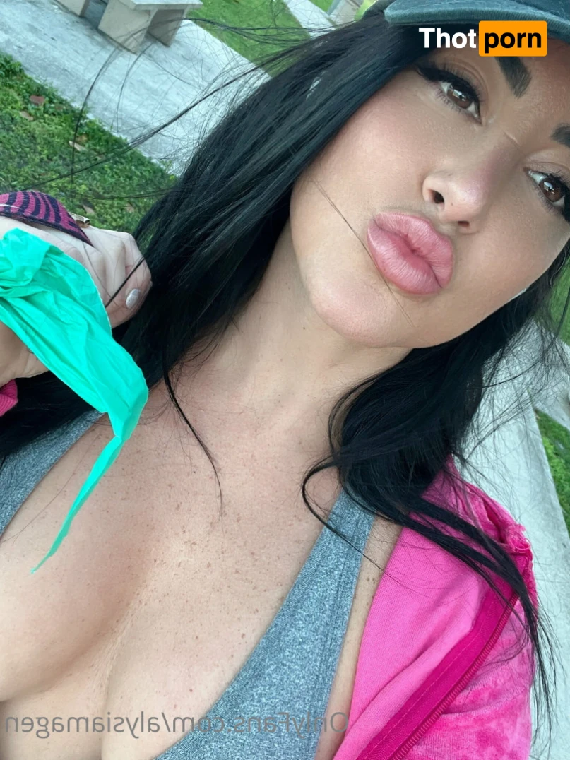 Alysia Magen 15504699