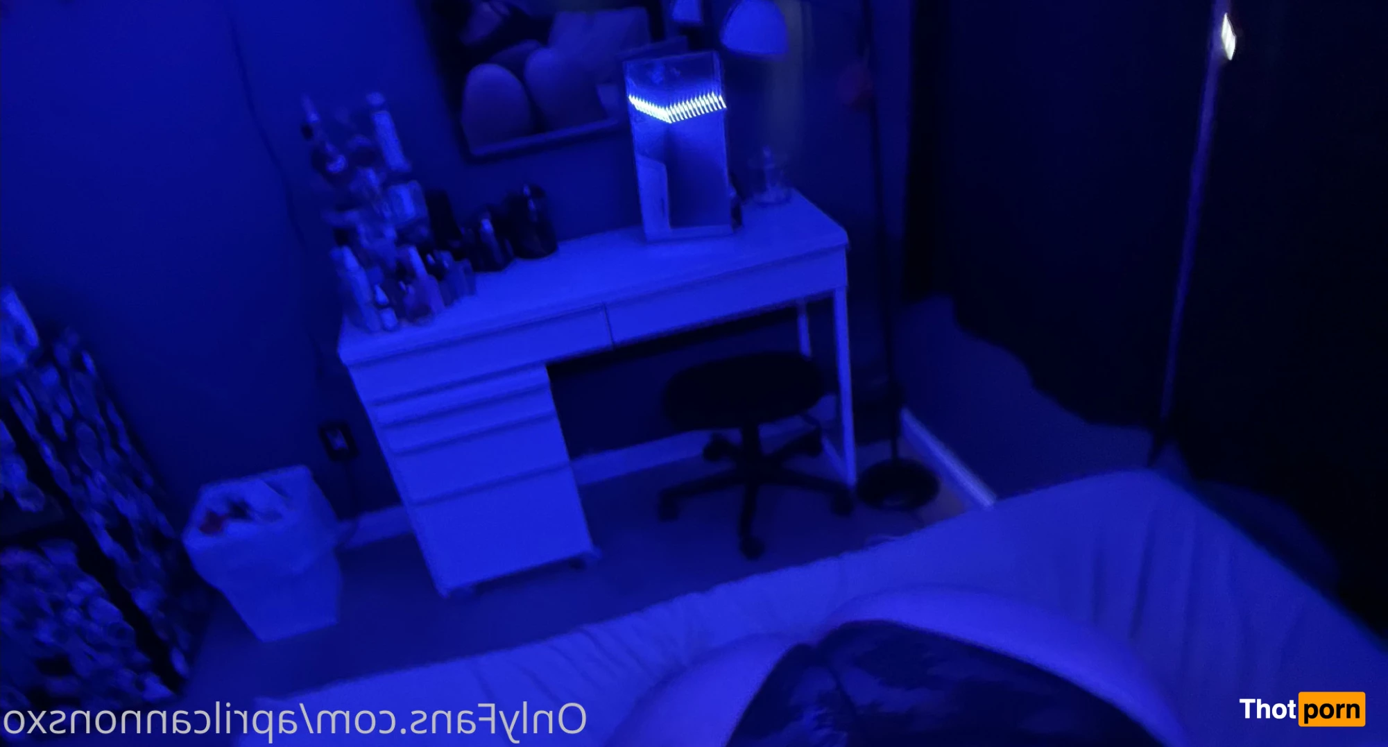 aprilcannonsxo 9135368