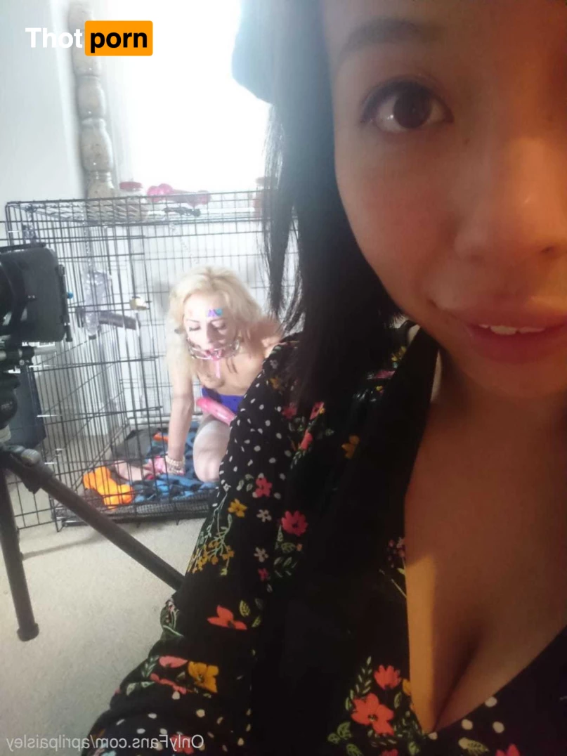 April Paisley OFFICIAL 8950259